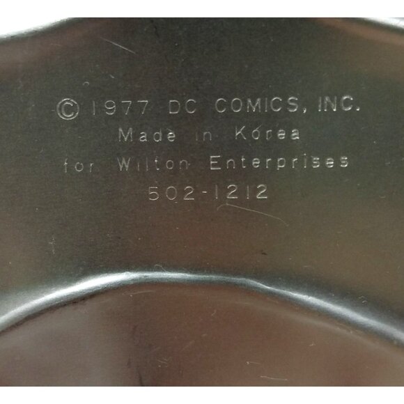 Wilton Superman Cake Pan 1977 DC Comics Collectible Baking Mold Vintage Batman - Picture 3 of 5